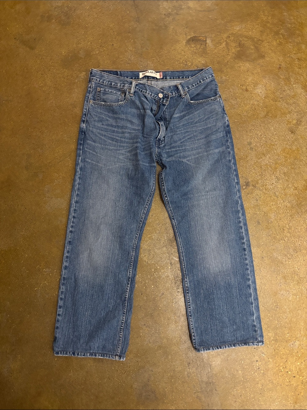 Relaxed Women's Jeans in Medium Blue Wash